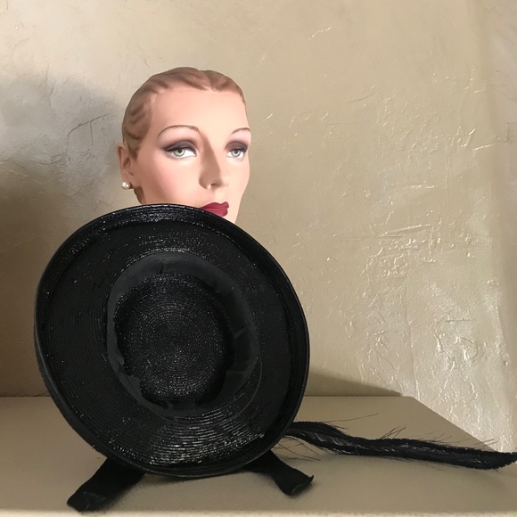 INVENTIVE 1930s' BLACK STRAW TILT HAT WITH CRAFTED LONG FEATHER & BOW - Picture 12 of 12